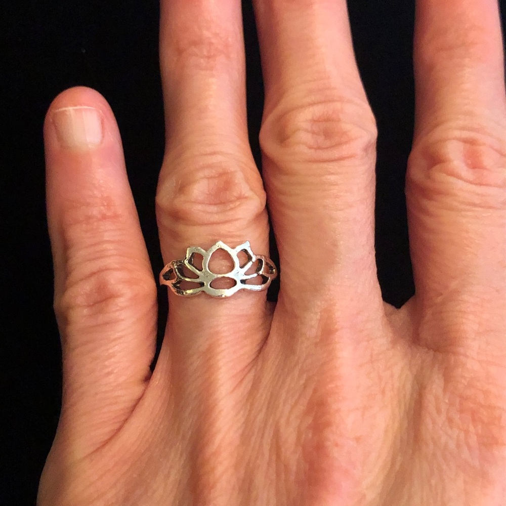 Elegant Silver Lotus Ring